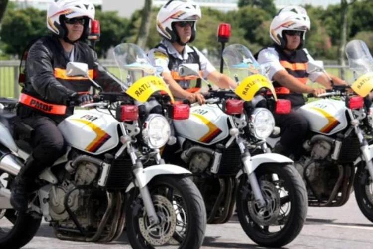 
	Policiais Militares do Distrito Federal em motos: a &ldquo;Opera&ccedil;&atilde;o Tartaruga&rdquo; consiste em diminuir a resposta a situa&ccedil;&otilde;es de crime e viol&ecirc;ncia
 (André Gustavo Stumpf / Creative Commons / Flickr)