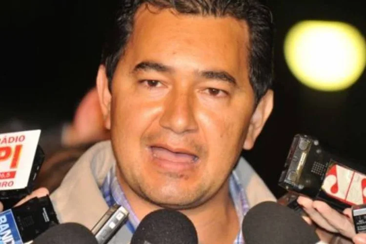 O policial militar João Dias Ferreira falando com a imprensa após depor na Polícia Federal (Valter Campanato/ABr)