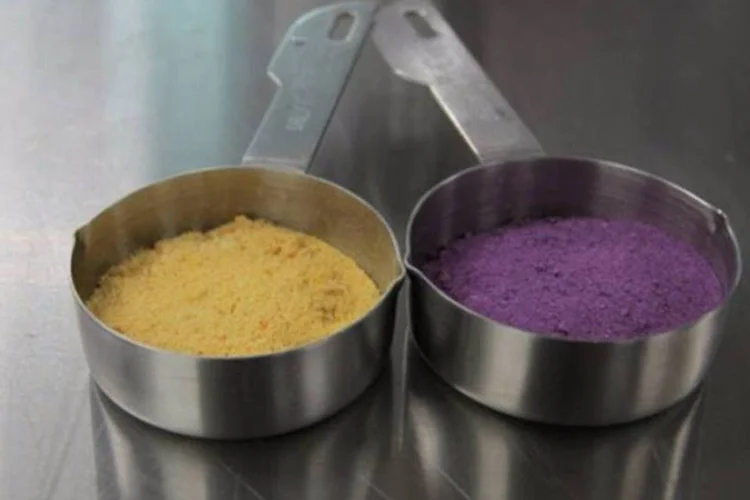 
	O p&oacute; est&aacute; dispon&iacute;vel em tr&ecirc;s sabores diferentes: banana, framboesa e manga
 (Reprodução/KickStarter)