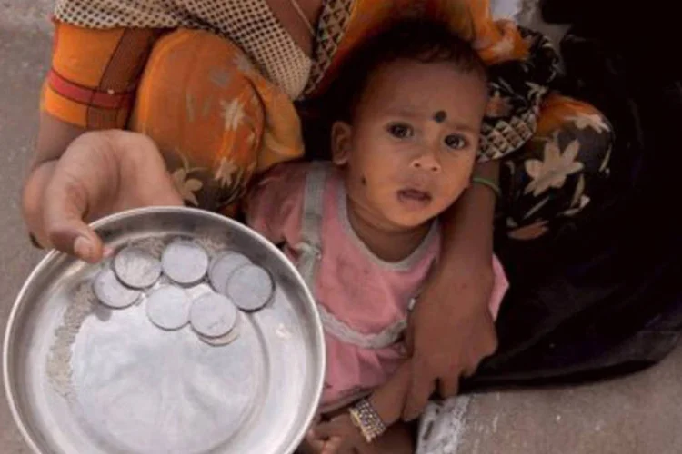 
	M&atilde;e e filha pedem esmola na Am&eacute;rica Latina: para especialista, os pa&iacute;ses em desenvolvimento e os organismos internacionais precisam revisar suas pol&iacute;ticas
 (©AFP / Noah Seelam)