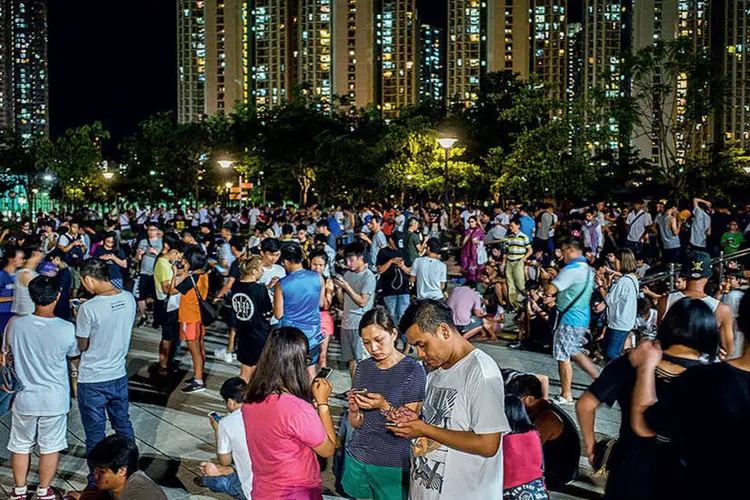 Caçada a pokémons em Hong Kong: o jogo de smartphone de maior sucesso da história (Germano Luders/Exame)