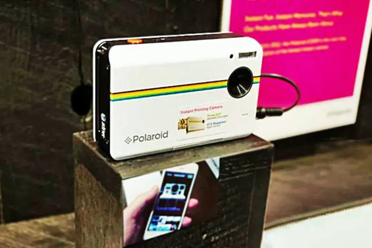 Z2300, câmera digital com impressora integrada da Polaroid (Polaroid/Facebook)