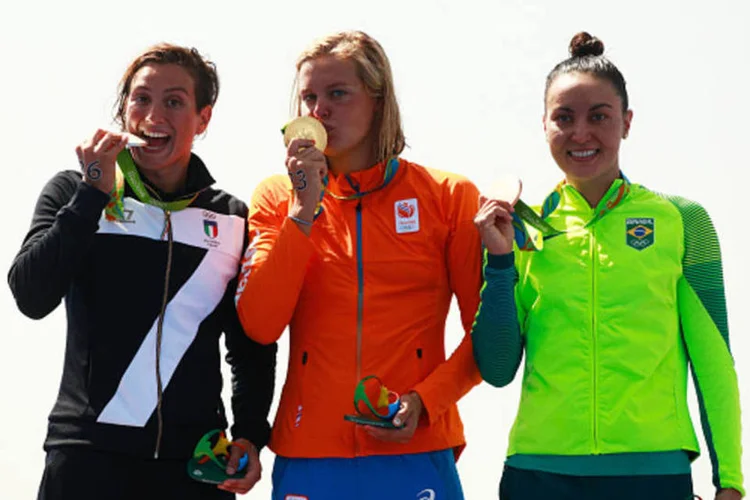 
	Poliana: a medalha serve como uma reden&ccedil;&atilde;o para Poliana, que em Londres, sofreu hipotermia e desistiu da prova
 (Getty Images)