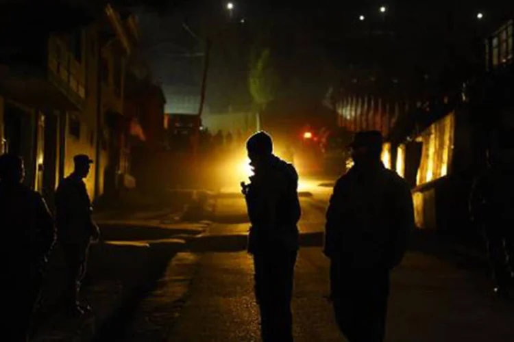 Afeganistão: o ataque começou com o lançamento de um caminhão carregado com explosivos contra o edifício e a posterior entrada de talibãs no consulado (Shah Marai/AFP)
