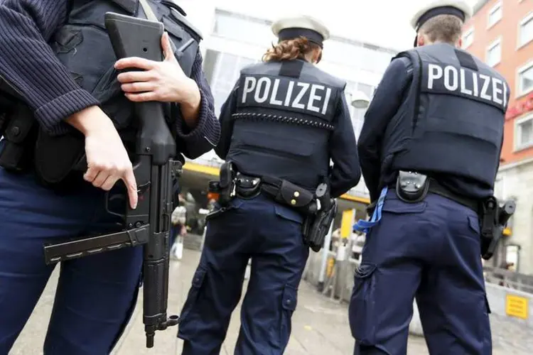 
	Alemanha: o outro suspeito preso durante opera&ccedil;&otilde;es em Berlim teria falsificado documentos
 (Michaela Rehle/Reuters)