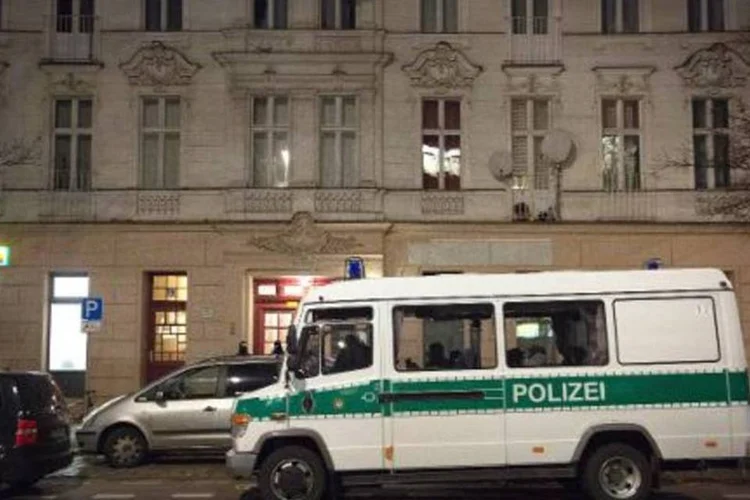 Polícia alemã faz buscas em apartamento: policiais buscavam pistas relativas a atividades terroristas na Síria (Lukas Schulze/AFP)