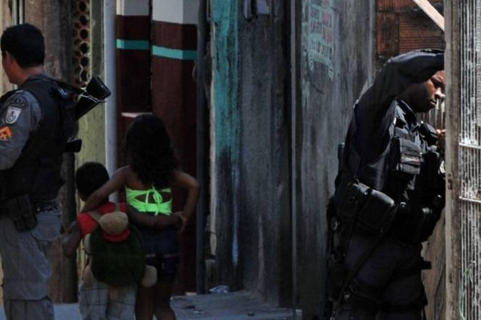 PM reforça policiamento no Complexo do Alemão