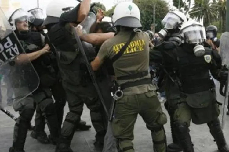 Confrontos entre polícia e manifestantes aconteceram em todo o país (Louisa Gouliamaki/AFP)