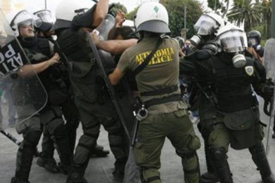 Protestos agitam Grécia e resultam em violência nas grandes cidades