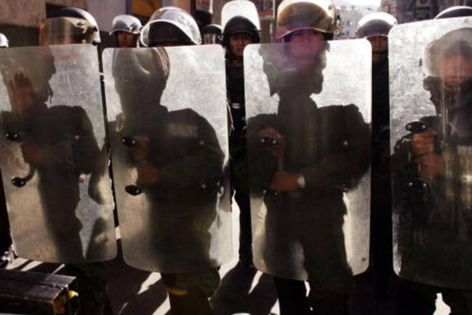 Mais de 5 mil mineiros armados bloqueiam estradas na Bolívia