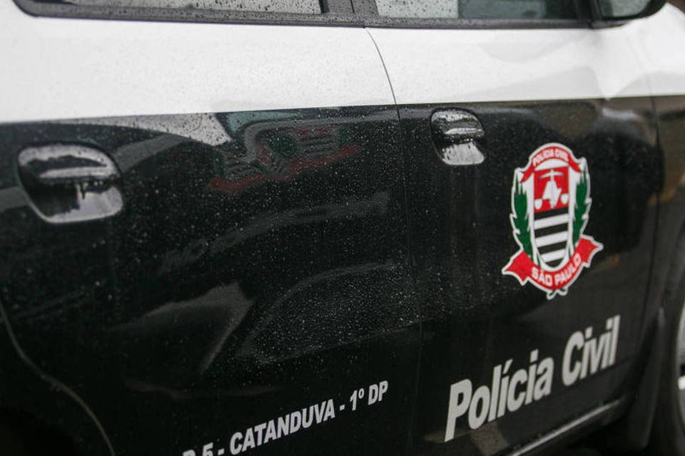 Polícia faz perícia em terceiro carro suspeito de ter levado Vitória