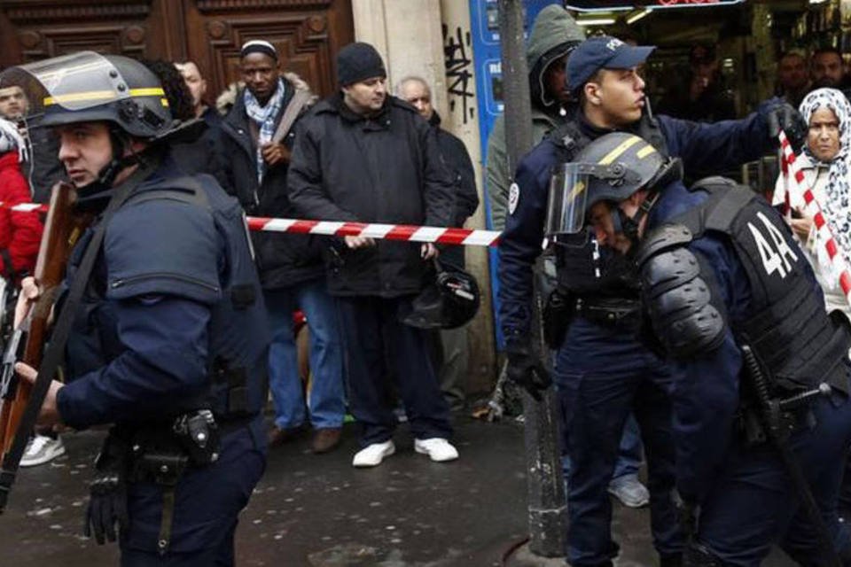 Bandeira do EI é encontrado com homem morto na França