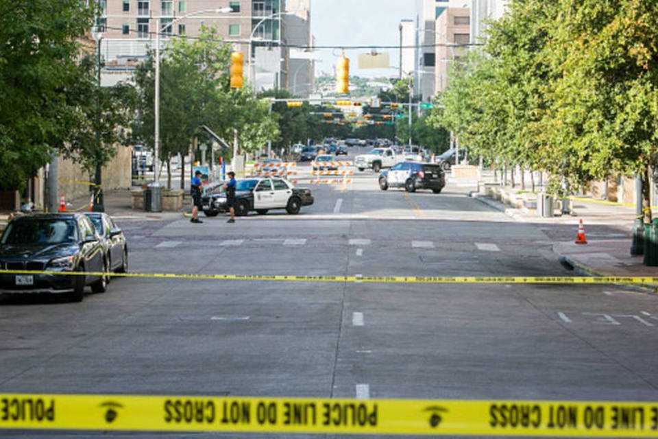 Aluna no Texas atira em colega e depois se mata, diz xerife
