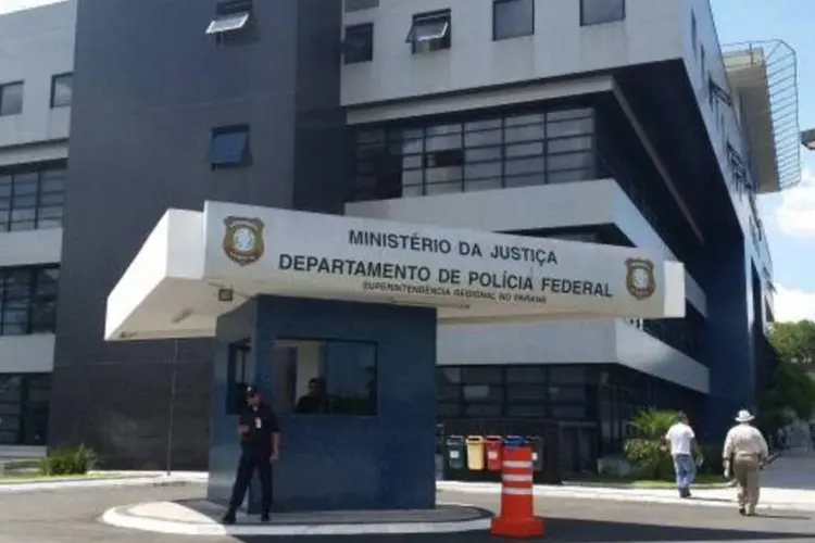 
	Sede da Pol&iacute;cia Federal em Curitiba: foram cumpridos hoje 11 mandados judiciais
 (André Richter - Enviado Especial da Agência Brasil/EBC)
