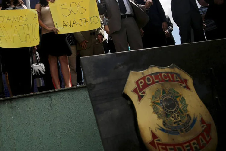 
	Opera&ccedil;&atilde;o Lava Jato: segundo a for&ccedil;a-tarefa, na resid&ecirc;ncia de Ronan Maria Pinto foi apreendida &quot;documenta&ccedil;&atilde;o relacionada &agrave; World Business Consultant Inc, tendo como procurador Ricardo Ono Hayana, com sede no Panam&aacute;
 (Nacho Doce / Reuters)