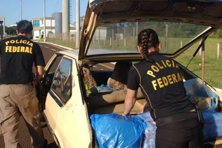 Polícia Federal apreende mercadorias na fronteira com o Paraguai (Roberto Setton/VEJA)