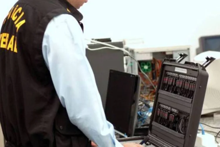 
	PF investigando: a Pol&iacute;cia Federal rastreou o ambiente conhecido como deepweb
 (Divulgação/Polícia Federal)