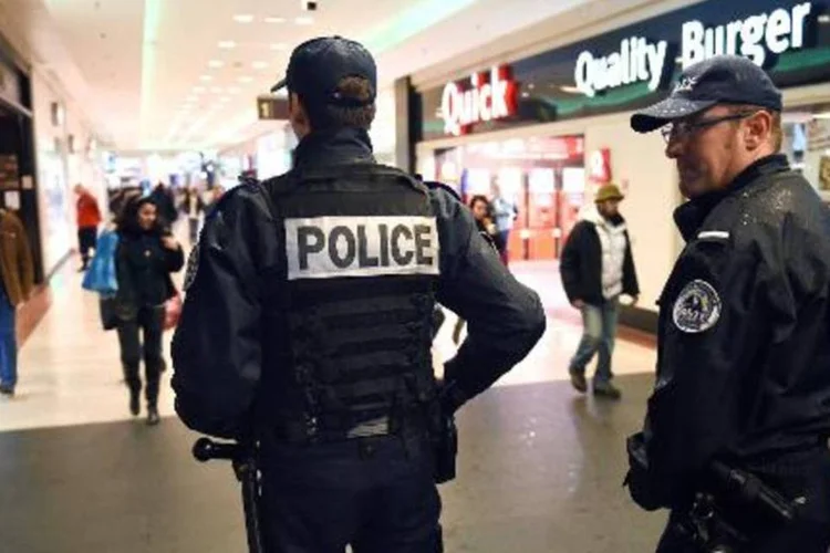
	Pol&iacute;cia francesa: apesar dos argumentos das autoridades locais, n&atilde;o foi dadas alternativas de alojamento
 (Philippe Desmazes/AFP)