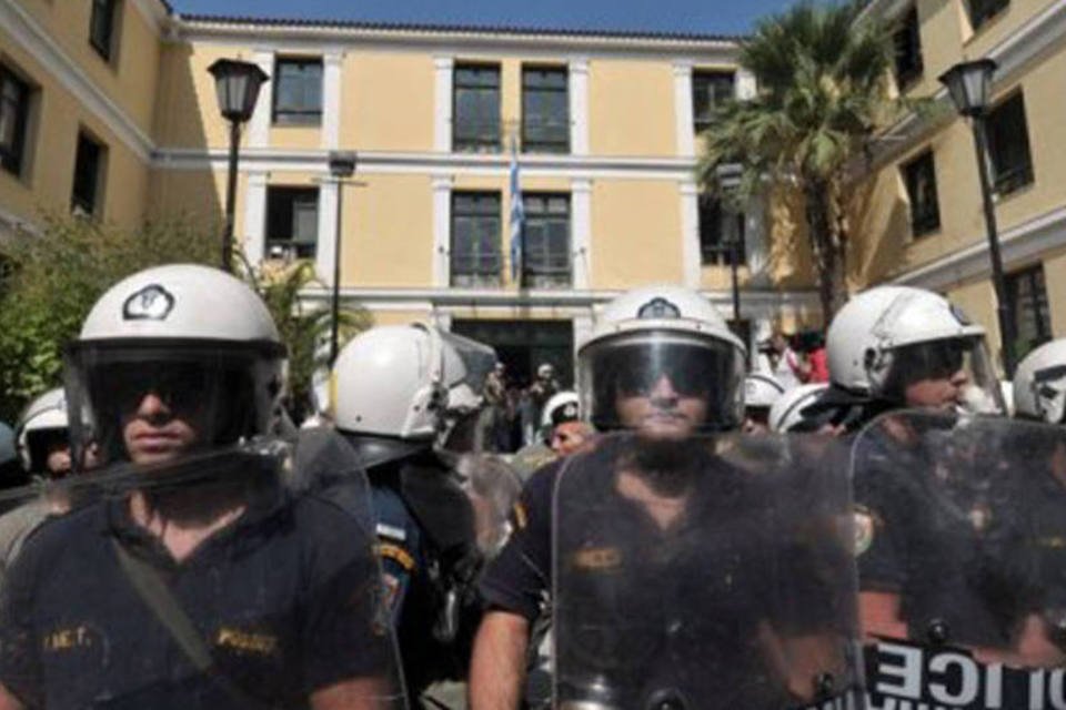 Polícia grega entra em alerta máximo para visita de Merkel