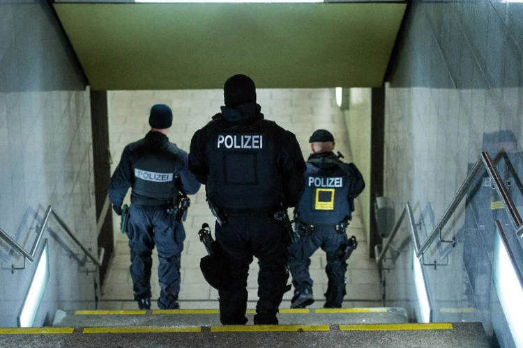 
	Combate ao terrorismo: &quot;Vamos aplicar a lei. Para os terroristas radicais n&atilde;o haver&aacute; toler&acirc;ncia&quot;
 (Nigel Treblin/Reuters)