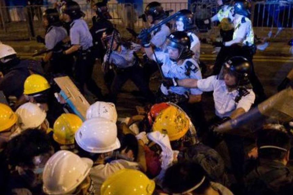 Hong Kong ameaça ações pró-democracia após novos protestos