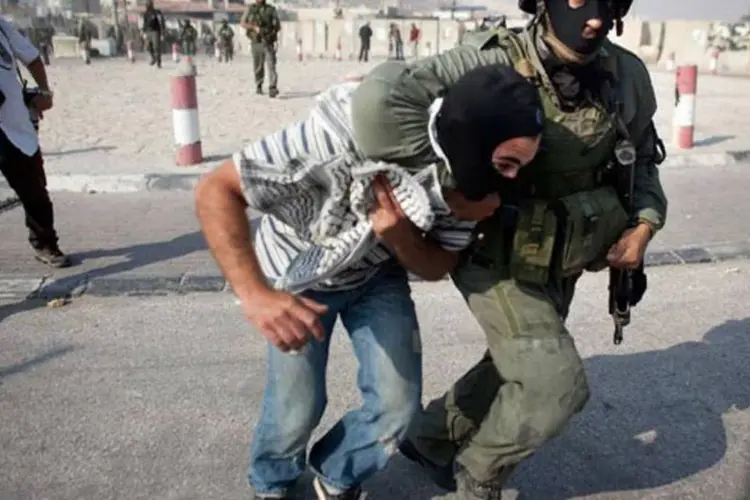 Na quinta-feira, sete palestinos foram detidos após novos incidentes com visitantes judeus (Uriel Sinai/Getty Images)
