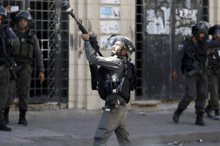
	Pol&iacute;cia israelense: trezentos soldados v&atilde;o se juntar no domingo &agrave; pol&iacute;cia em Jerusal&eacute;m, segundo o ex&eacute;rcito
 (Reuters / Mussa Qawasma)