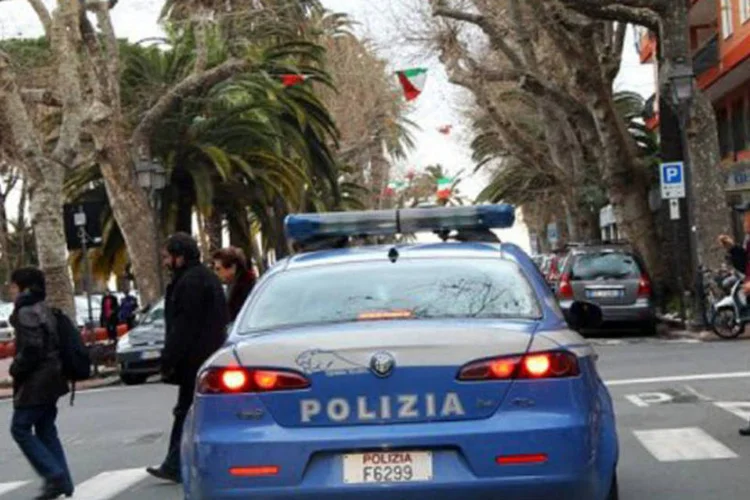 
	Pol&iacute;cia italiana patrulha as ruas: &quot;n&iacute;vel de seguran&ccedil;a n&atilde;o est&aacute; entre os piores da Europa, ali&aacute;s, estamos entre os pa&iacute;ses mais seguros&quot;, disse chefe de pol&iacute;cia
 (©AFP / Valery Hache)