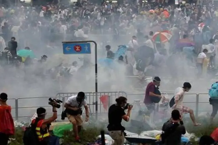 Polícia dispersa manifestantes pró-democracia em Hong Kong (Aaron Tam/AFP)
