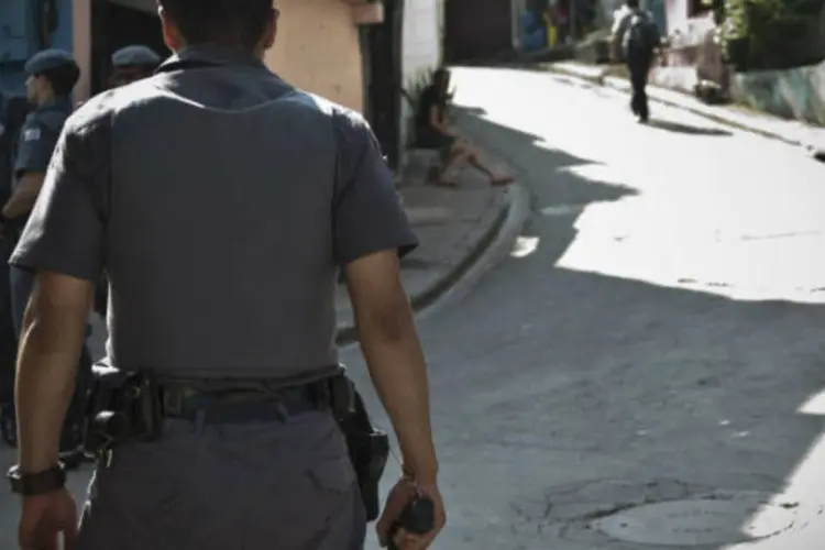 
	Policia Militar: um dos agentes suspeitos foi detido anteontem pela Corregedoria da PM depois de ter sido flagrado em uma intercepta&ccedil;&atilde;o conversando com um traficante
 (Marcelo Camargo/ABr)