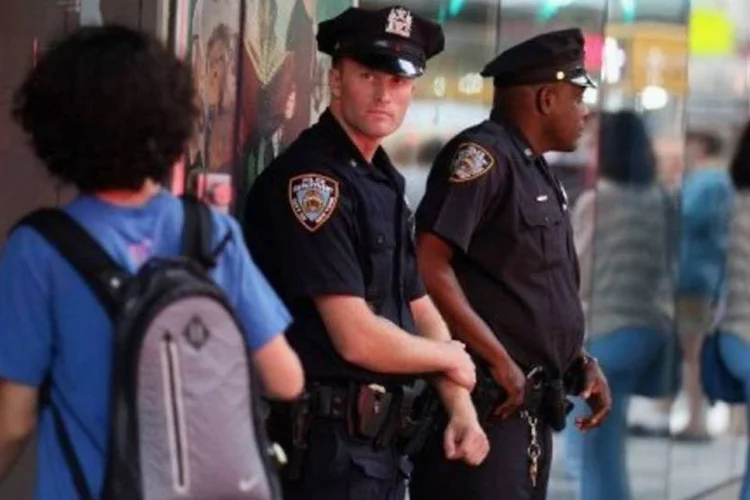 
	Policiais em Nova York: oficial foi assassinado por atirador que queria vingar as mortes de dois homens negros por brancos
 (Maleroux/AFP)
