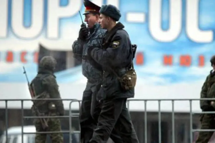 
	Policiais russos realizam patrulhas: a tortura em pris&atilde;o preventiva &eacute; um &quot;problema sistem&aacute;tico&quot;, que ocorre em &quot;todas as regi&otilde;es da R&uacute;ssia&quot;, dizem as ONGs
 (Alexander Nemenov/AFP)