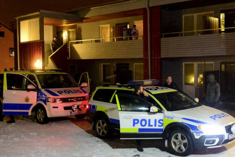 
	Os servi&ccedil;os de intelig&ecirc;ncia (S&auml;po) e a pol&iacute;cia buscam mais suspeitos: o alerta de risco de ataque terrorista foi mantido
 (Reuters)