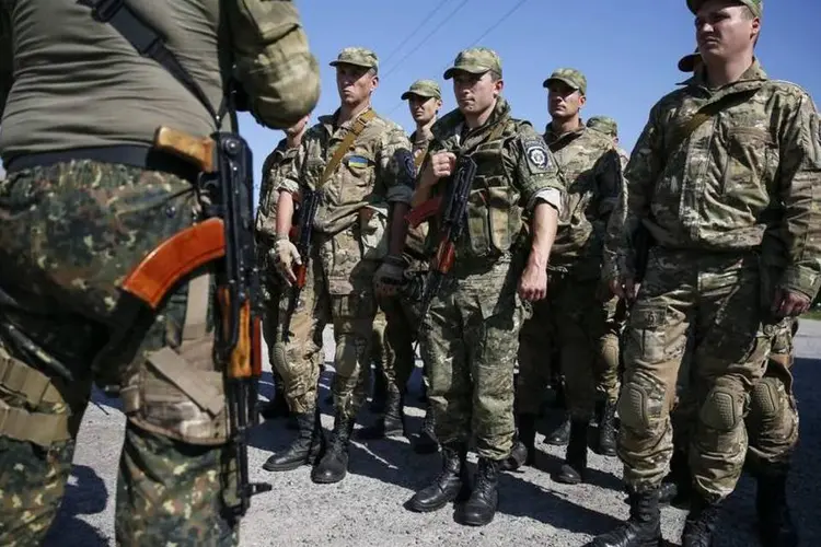 Novos voluntários das forças especiais da polícia ucraniana em Slaviansk (Gleb Garanich/Reuters)