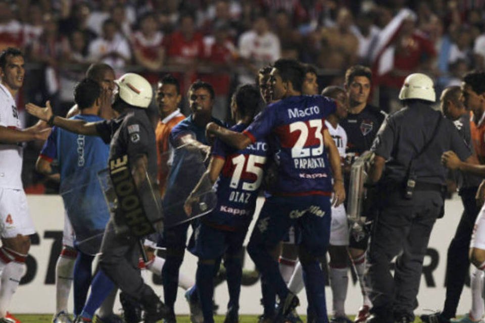 "Final da Copa Sul-Americana foi vergonhosa", diz imprensa