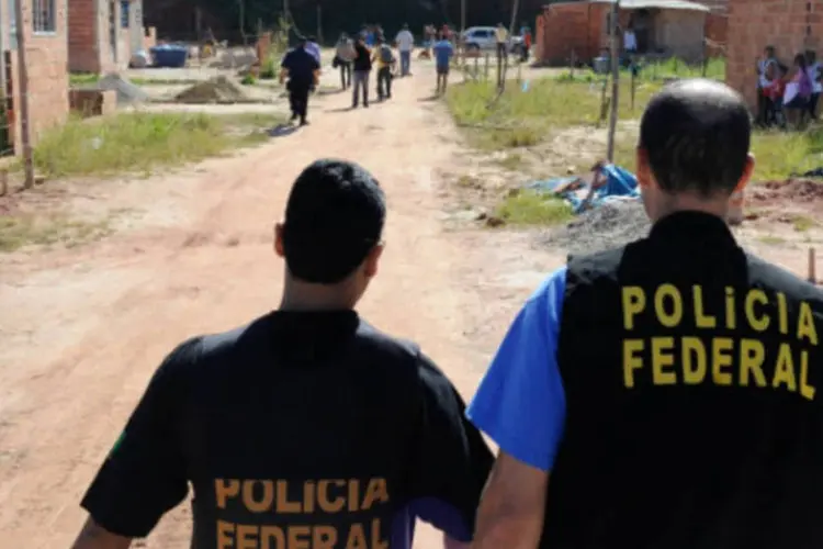 
	Agentes da Pol&iacute;cia Federal: policiais iniciam greve de 72 horas no dia 23 de outubro
 (Tânia Rêgo/ABr)