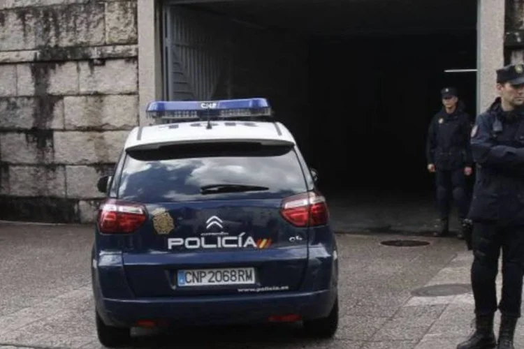 
	Pol&iacute;cia: &quot;A propriet&aacute;ria do im&oacute;vel fez uma den&uacute;ncia &agrave; pol&iacute;cia ap&oacute;s parar de receber o aluguel por v&aacute;rios meses&quot;
 (Reuters)