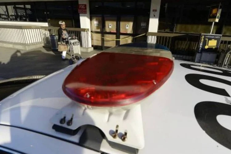 Carro de polícia nos EUA: polícia está a procura de dois suspeitos, mas não divulgou mais detalhes (Getty Images)