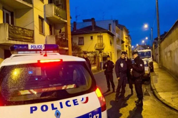 
	Pol&iacute;cia de Paris: mulher de nacionalidade francesa &eacute; acusada de manter contatos pela internet com Al Qaeda
 (Getty Images)