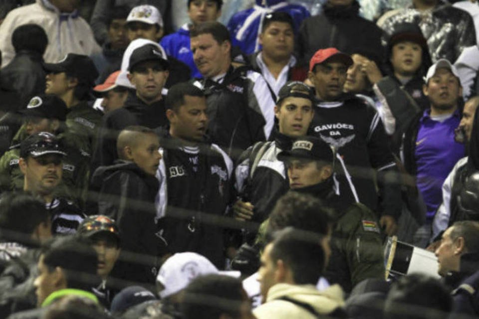 Corinthians "nem cogita" atuar sem torcida, diz diretor