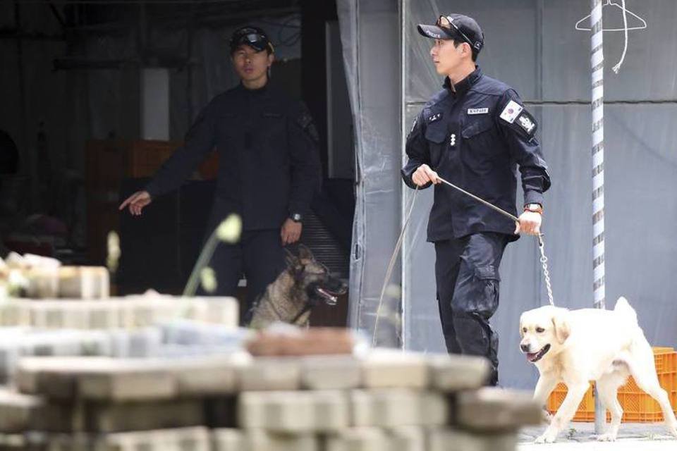 Policiais buscam empresário ligado a balsa na Coreia do Sul