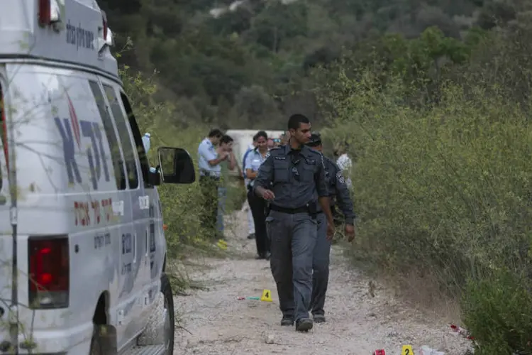 Policiais investigam: porta-voz não detalhou e nem quis dizer se havia sinal de crime violento (Baz Ratner/Reuters)