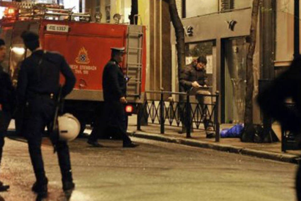 Bomba explode em frente a escritório de ex-premiê grego