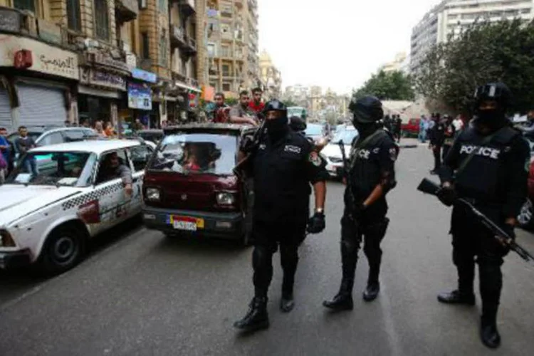 Operação policial nas ruas do Cairo, Egito (Mohamed El-Shahed)