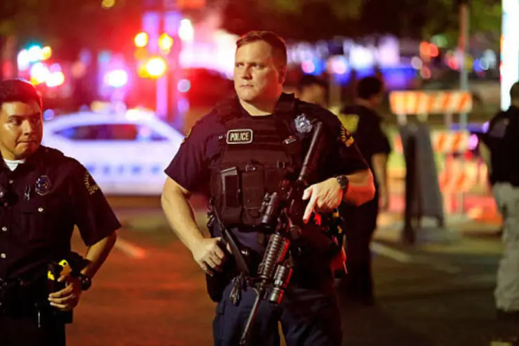 
	Policiais: um intenso tiroteio em Dallas, durante um protesto contra o racismo, terminou com cinco policiais mortos e nove pessoas feridas
 (Getty Images)