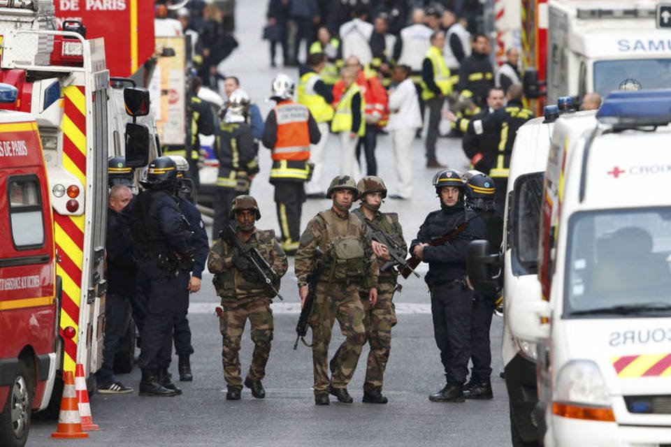 Saint-Denis está paralisada pela operação antiterrorista
