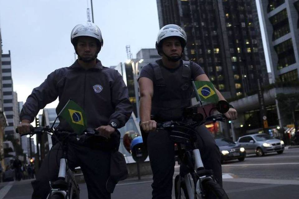 Protesto de PMs no Itaquerão reúne 500 manifestantes