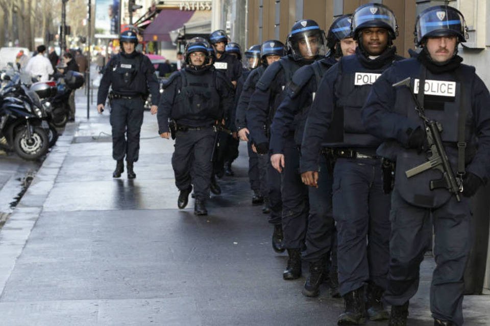 Polícia francesa prende suspeitos de preparar ataque