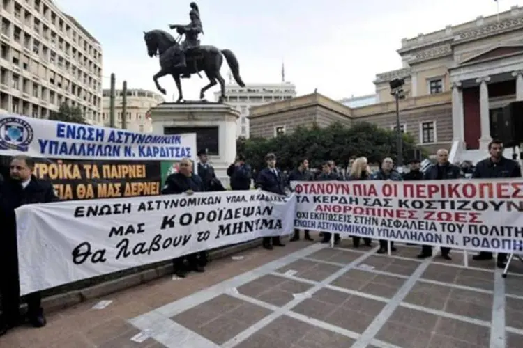 Policiais gregos em greve: paralisação afetará transporte, bancos e farmácias (Milos Bicanski/Getty Images)