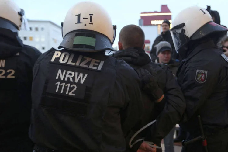 
	Pol&iacute;cia alem&atilde;: &quot;A imagem que a pol&iacute;cia de Col&ocirc;nia passou &eacute; inaceit&aacute;vel&quot;, afirmou o respons&aacute;vel de Interior do estado
 (Wolfgang Rattay / Reuters)